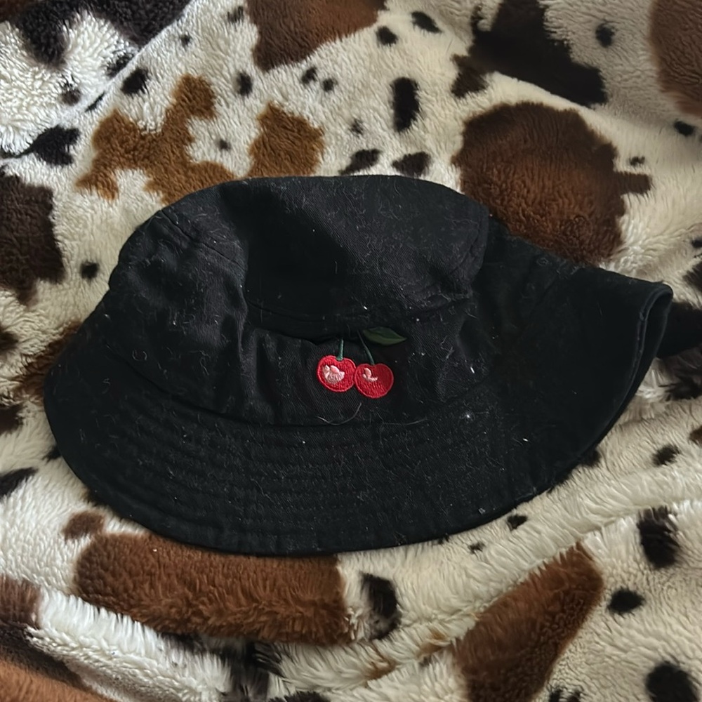 bucket hat